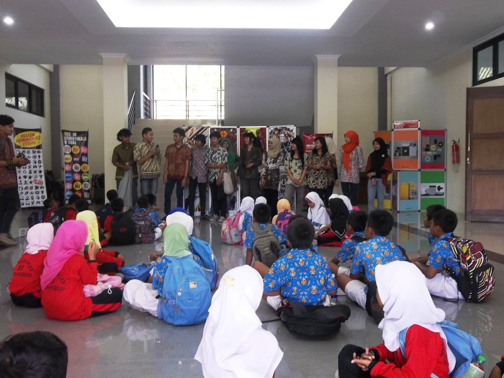 isi-surakarta- Hari Batik Nasional 2013