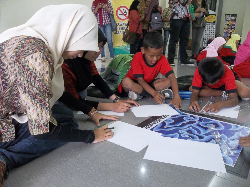 isi-surakarta- Hari Batik Nasional 2013-2